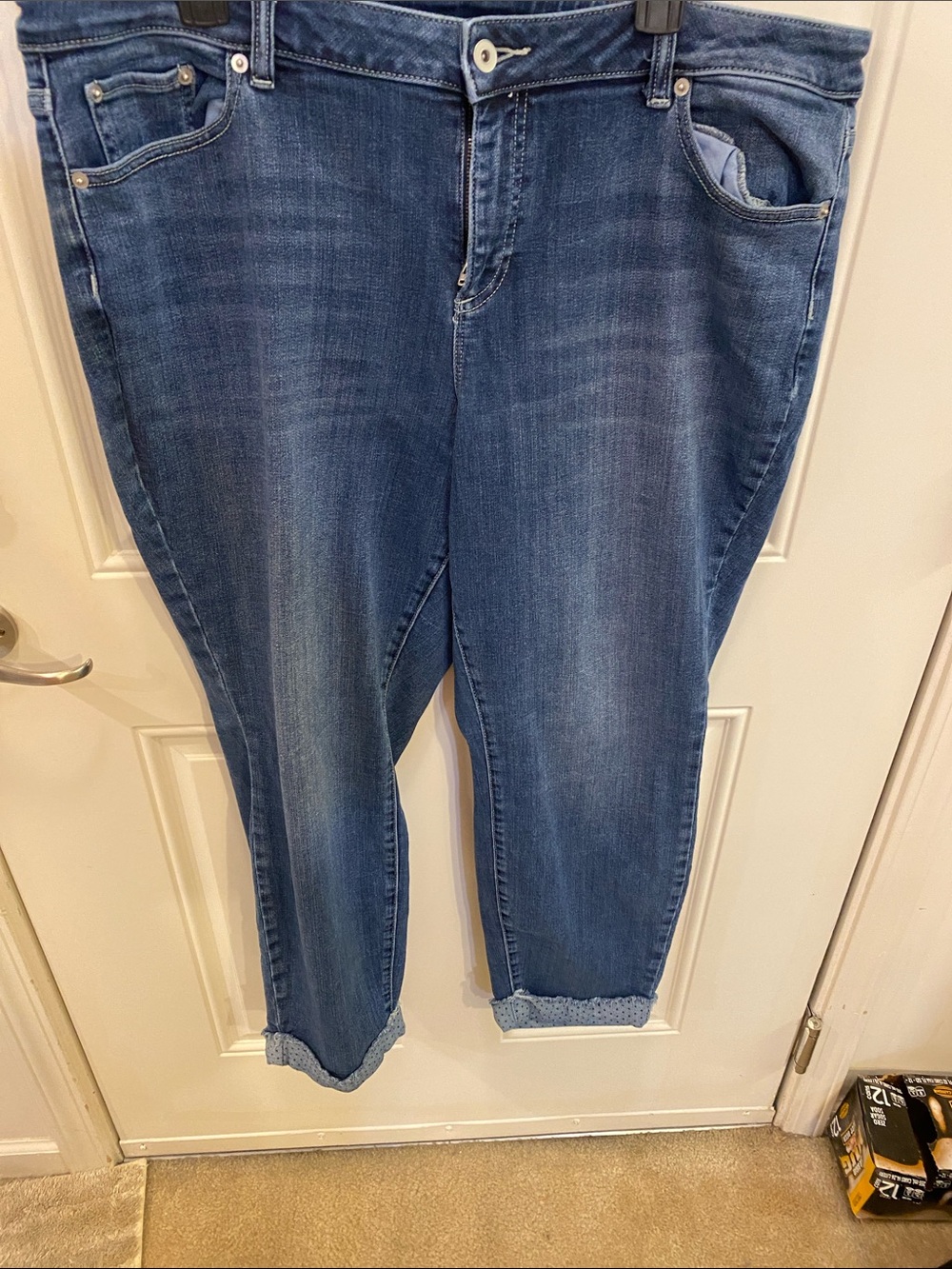 CeCe Mid Wash Cropped Stretch Jeans